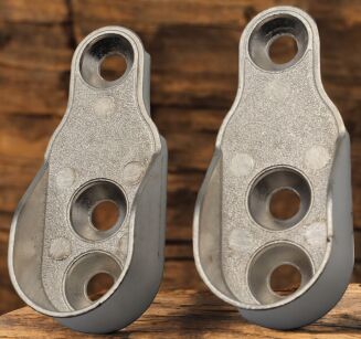 Zestaw wsporników drążka meblowego owalnego – odlew niklowany, montaż na 3 wkręty. - 2